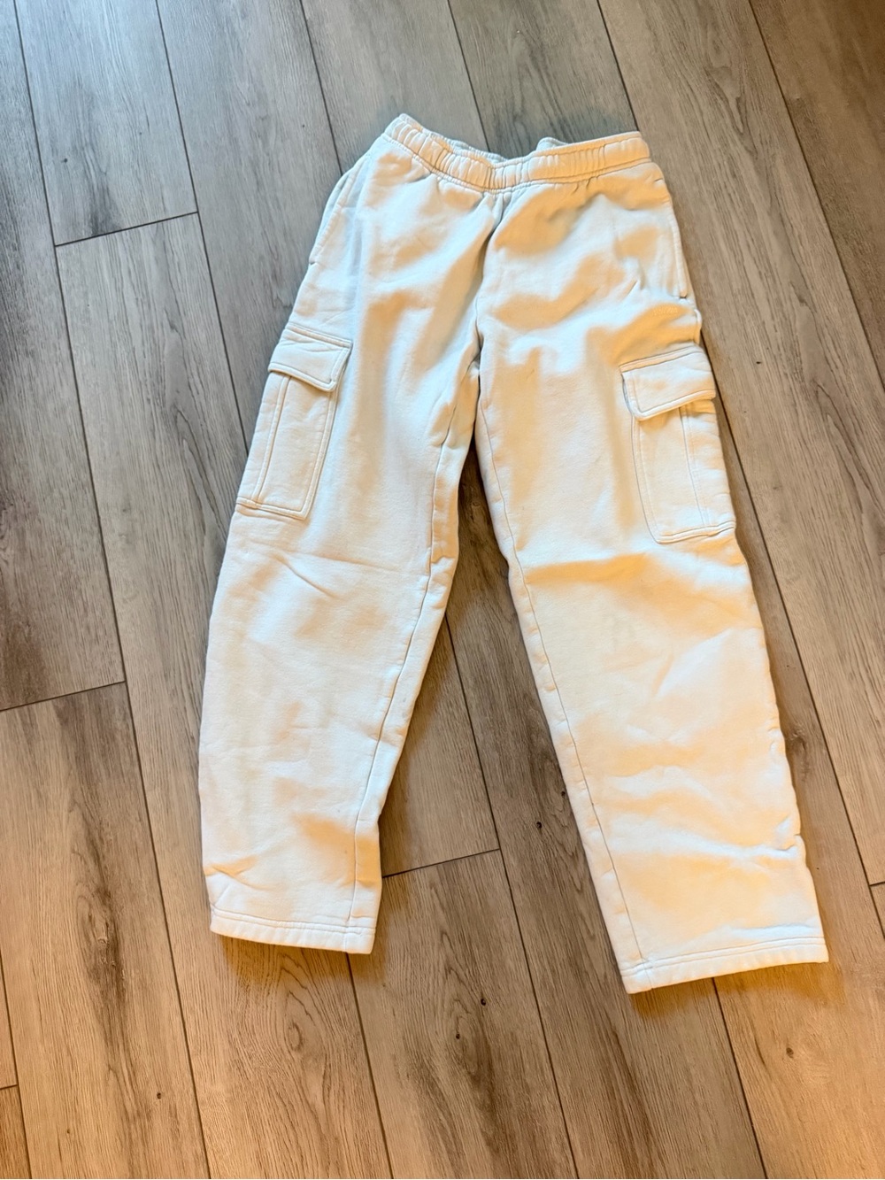 Aritzia Cream Cargo Joggers